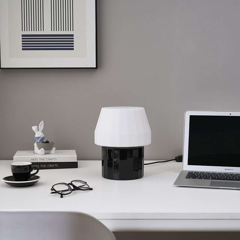 Black ceramic table lamp-2