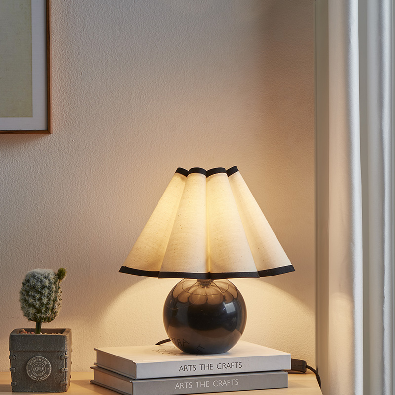 Scallop Shade Table Lamp-4