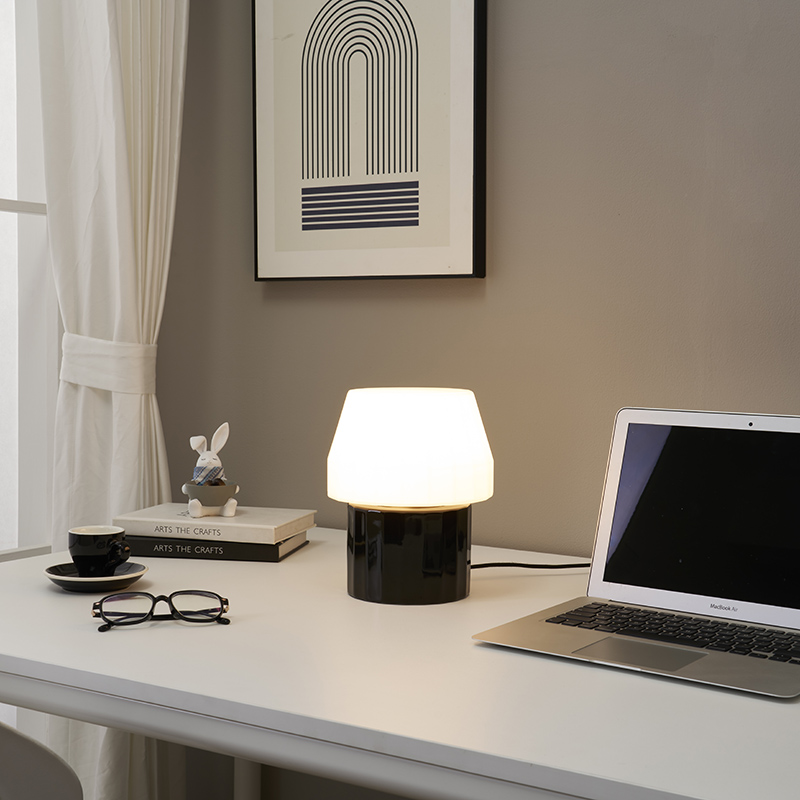 Black ceramic table lamp-3