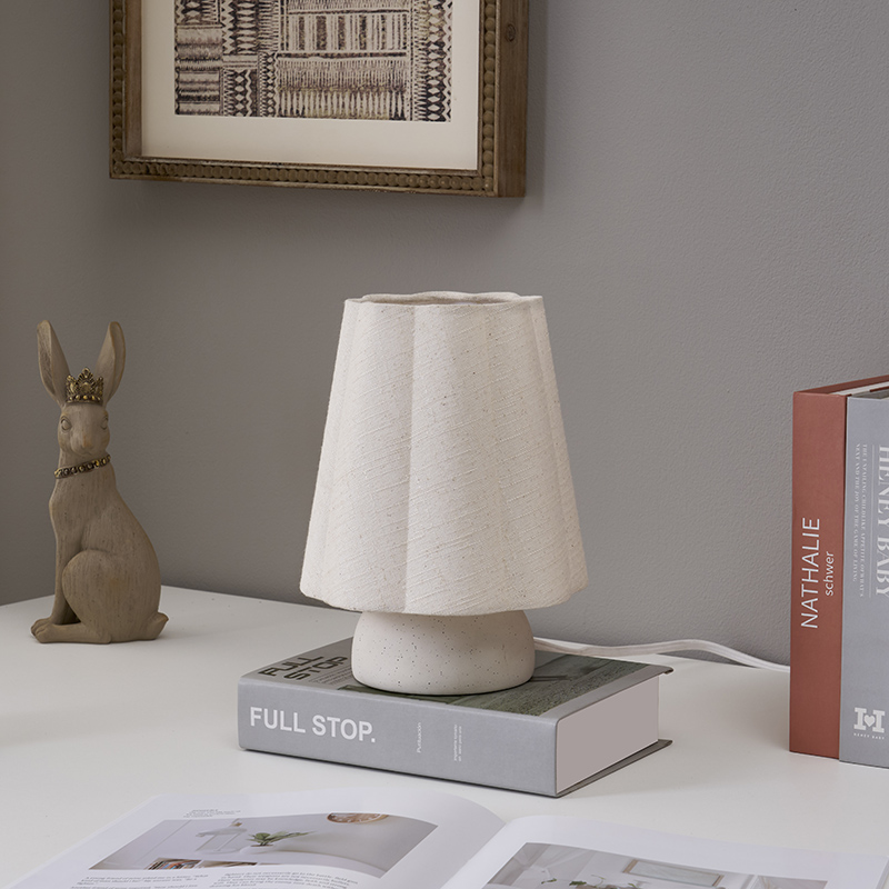 Flower lampshade table lamp-2