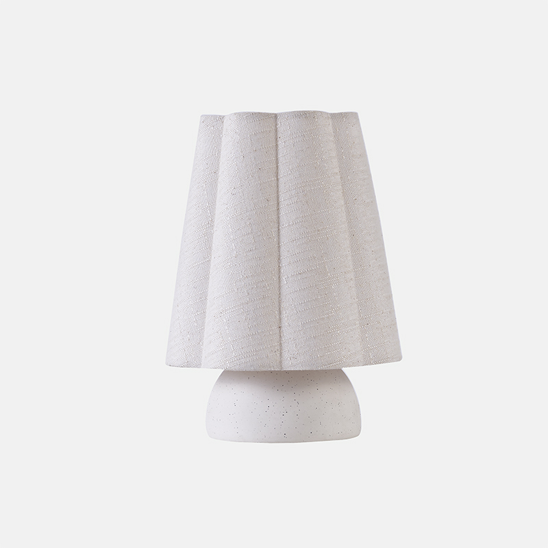 Flower lampshade table lamp-1