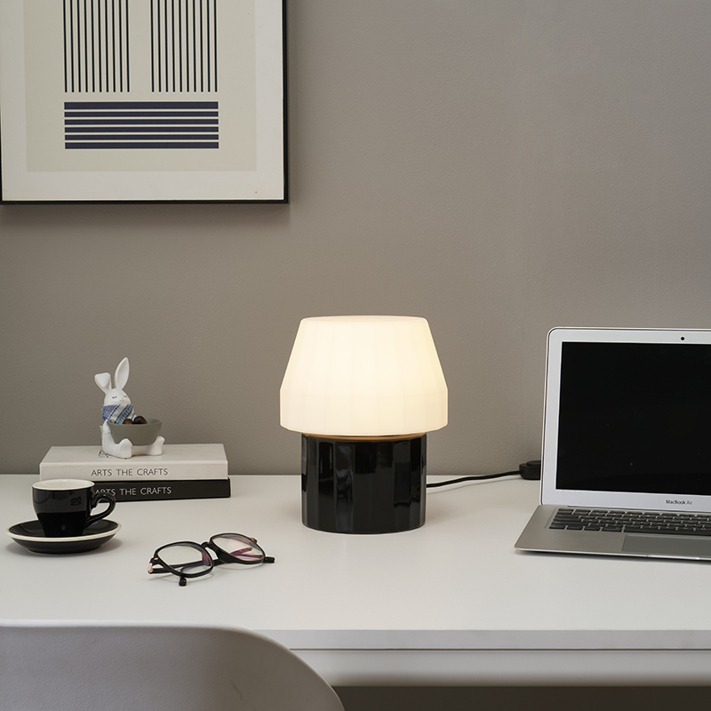 Black ceramic table lamp-4
