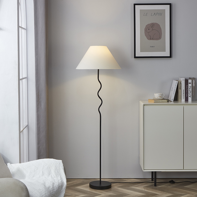 Curve Metal Lamp-3