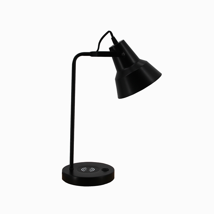 Čierna kovová stolná lampa-1