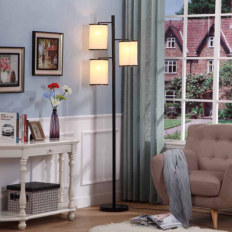 Classic blackTree Lamp 2