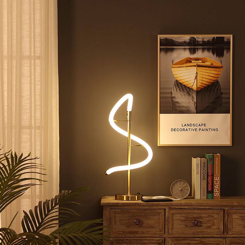 Linear Metal Table Lamp-5