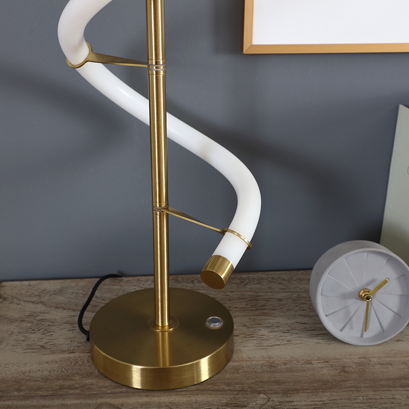 Linear Metal Table Lamp-8
