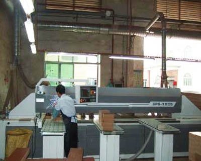 Wood cutting machine