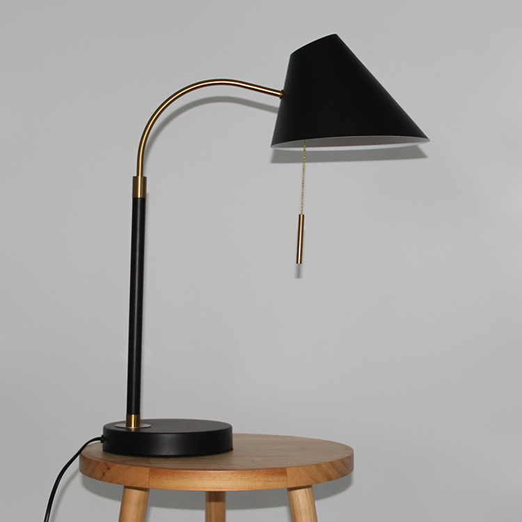 black metal table lamp-2