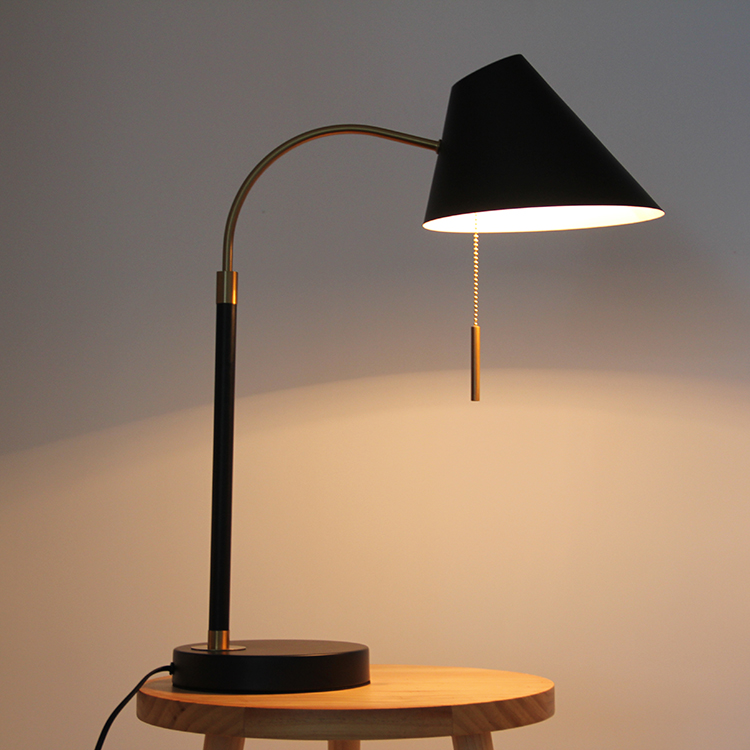 black metal table lamp-3