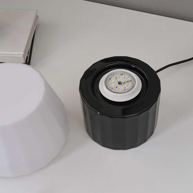 Black ceramic table lamp-8