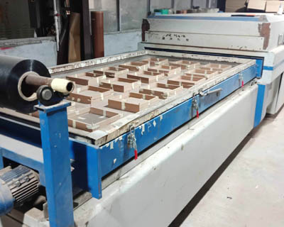 plastic vacuum forming machine